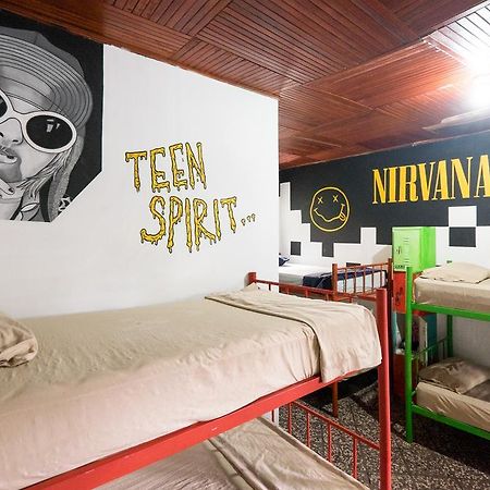 Pura Vida Hostel Tamarindo Bagian luar foto