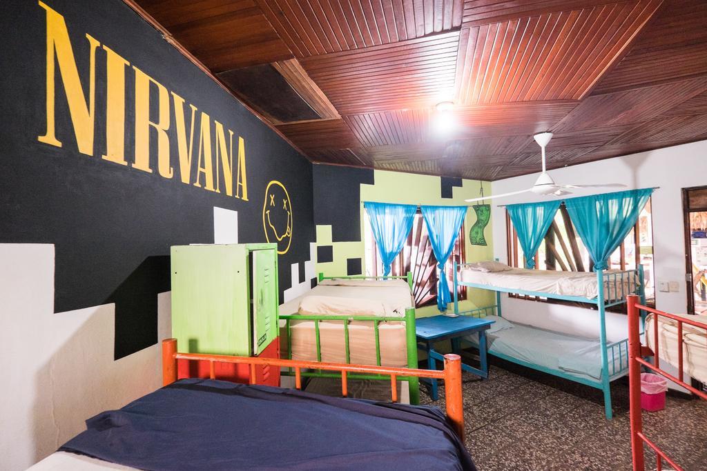 Pura Vida Hostel Tamarindo Bagian luar foto