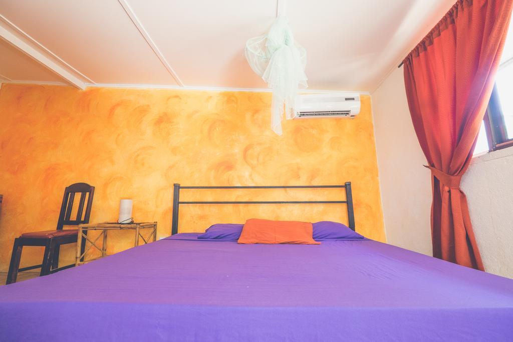 Pura Vida Hostel Tamarindo Bagian luar foto