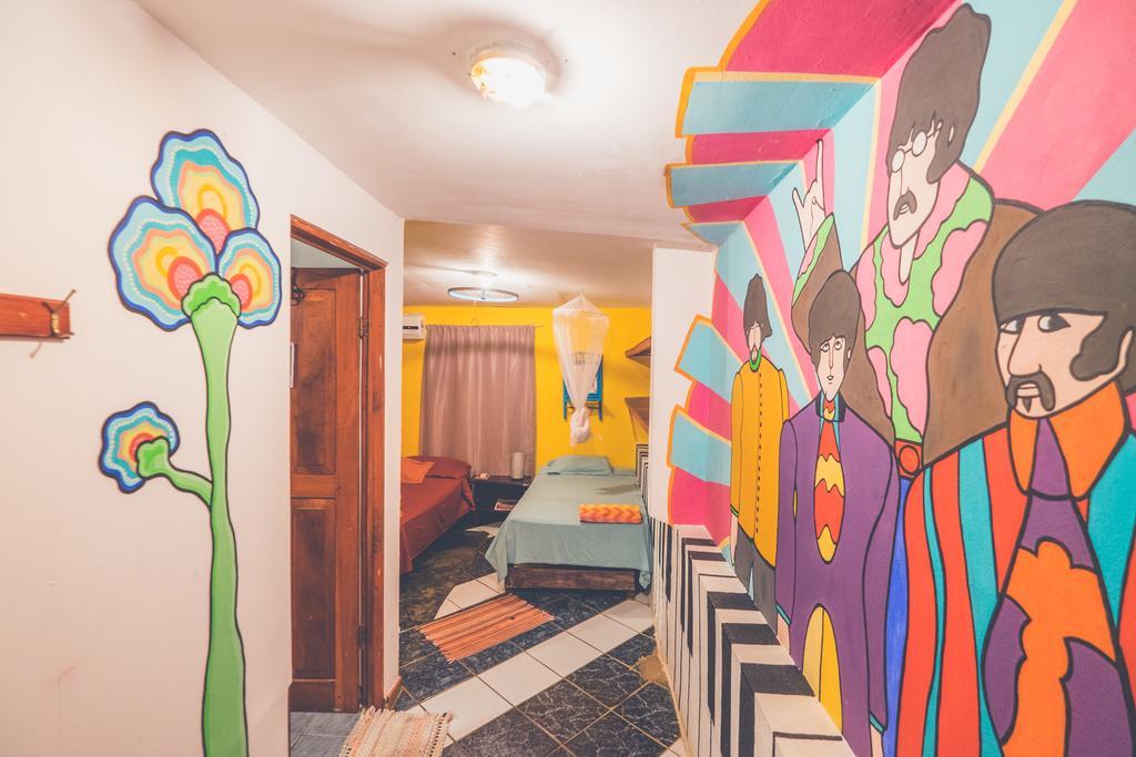 Pura Vida Hostel Tamarindo Bagian luar foto