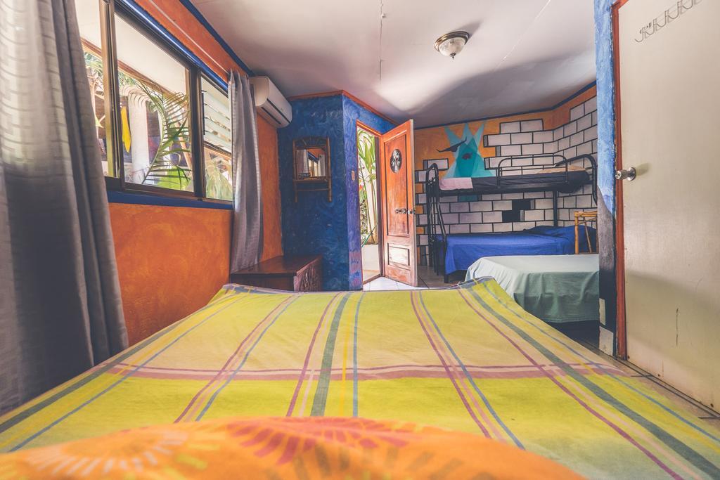 Pura Vida Hostel Tamarindo Bagian luar foto