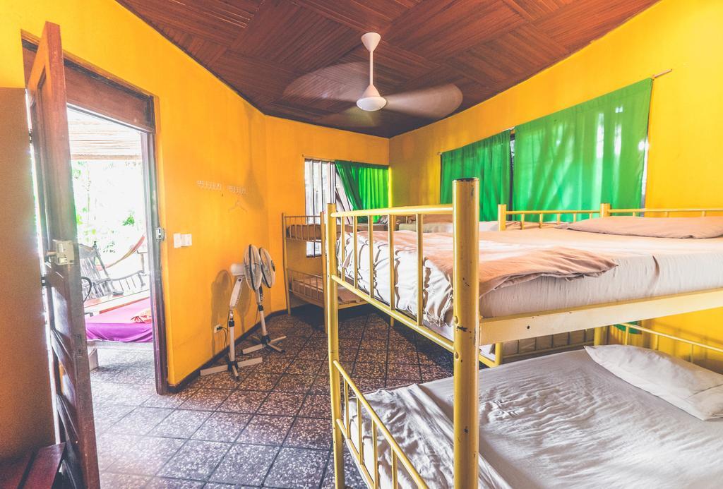 Pura Vida Hostel Tamarindo Bagian luar foto