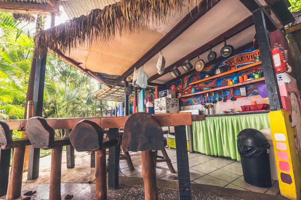 Pura Vida Hostel Tamarindo Bagian luar foto
