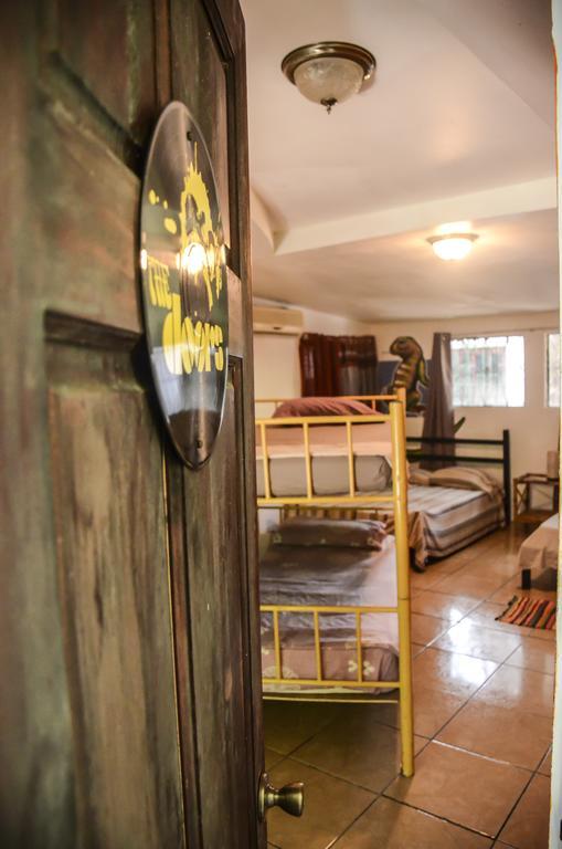Pura Vida Hostel Tamarindo Bagian luar foto