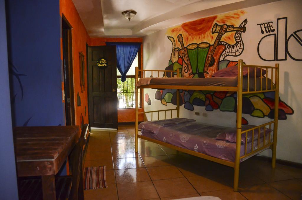 Pura Vida Hostel Tamarindo Bagian luar foto