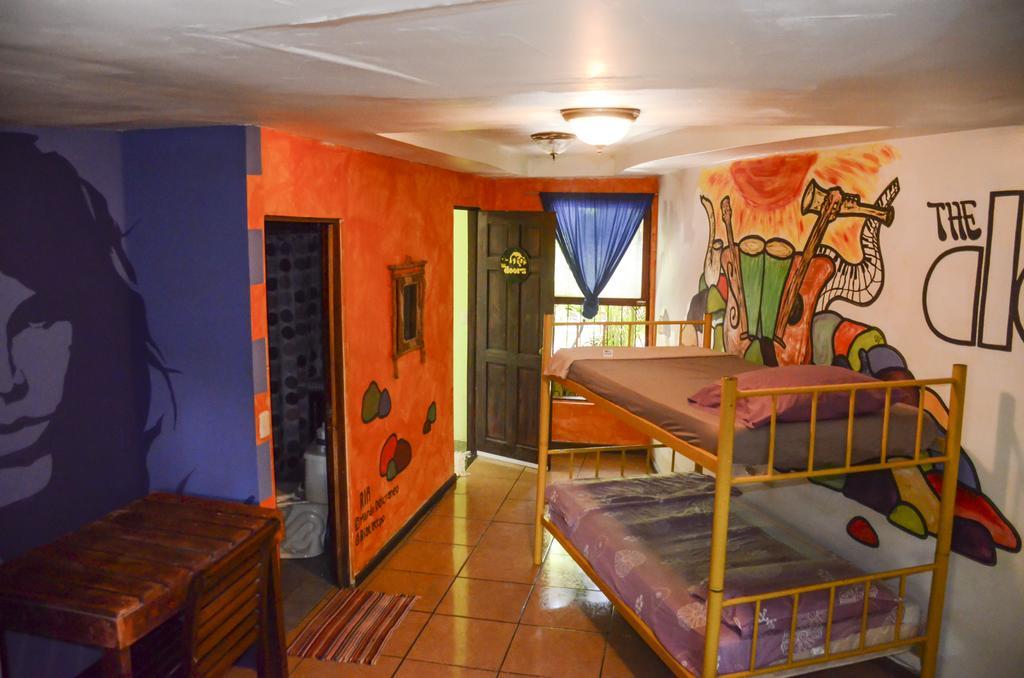 Pura Vida Hostel Tamarindo Bagian luar foto