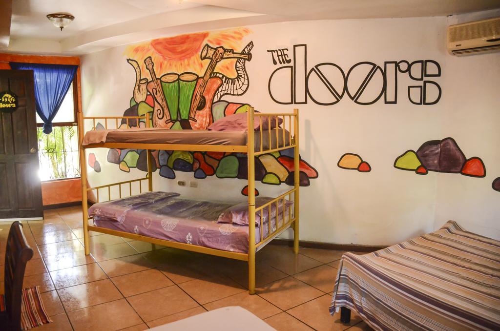 Pura Vida Hostel Tamarindo Bagian luar foto